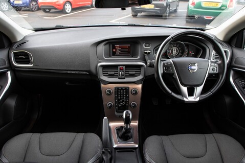 Volvo V40 D2 CROSS COUNTRY SE 13