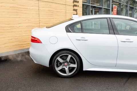 Jaguar XE R-SPORT INGENIUM AWD 11