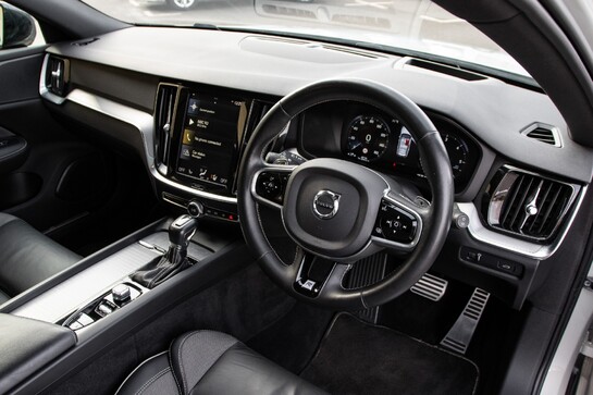 Volvo V60 D4 R-DESIGN PLUS