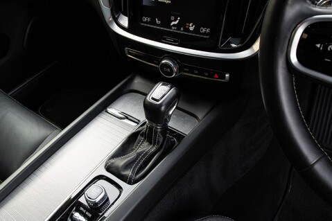 Volvo V60 D4 R-DESIGN PLUS 34