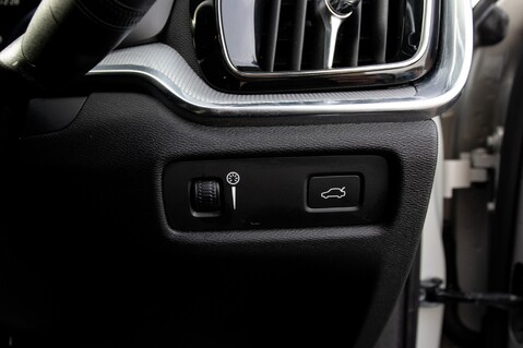 Volvo V60 D4 R-DESIGN PLUS 18