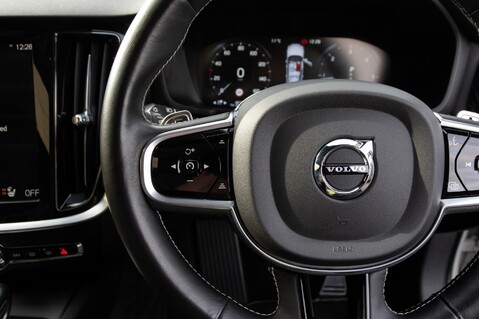 Volvo V60 D4 R-DESIGN PLUS 21