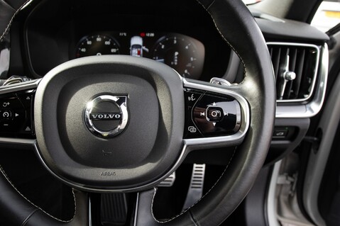 Volvo V60 D4 R-DESIGN PLUS 22