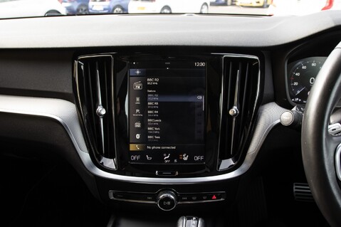 Volvo V60 D4 R-DESIGN PLUS 26