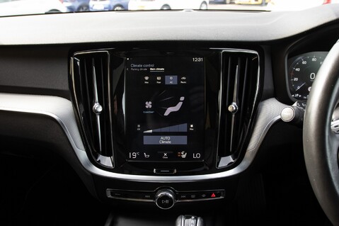 Volvo V60 D4 R-DESIGN PLUS 30