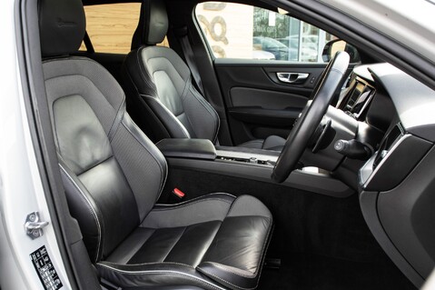 Volvo V60 D4 R-DESIGN PLUS 32