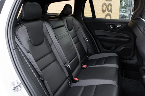 Volvo V60 D4 R-DESIGN PLUS 36