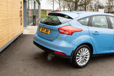 Ford Focus TITANIUM X 10