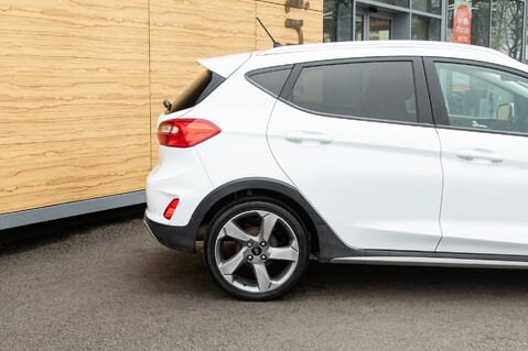 Ford Fiesta ACTIVE X 8