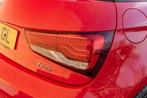 Audi A1 TFSI BLACK EDITION NAV 10