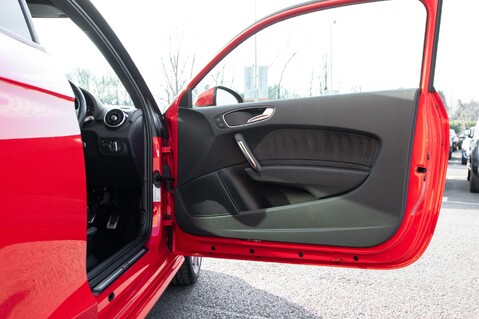 Audi A1 TFSI BLACK EDITION NAV 14