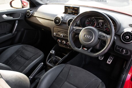 Audi A1 TFSI BLACK EDITION NAV