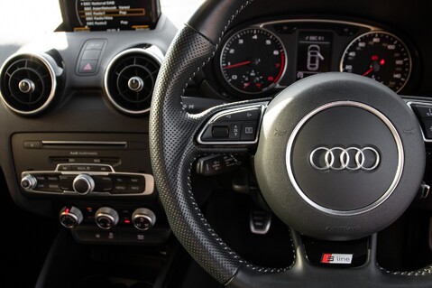 Audi A1 TFSI BLACK EDITION NAV 19