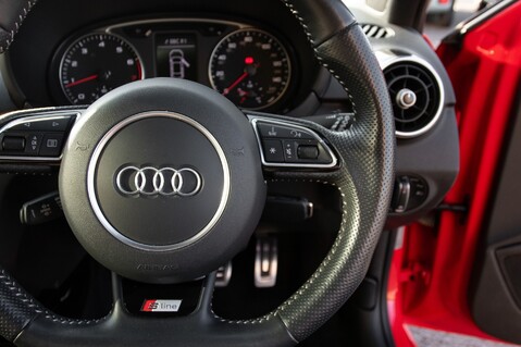Audi A1 TFSI BLACK EDITION NAV 20