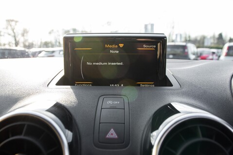 Audi A1 TFSI BLACK EDITION NAV 26