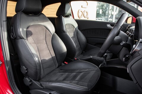 Audi A1 TFSI BLACK EDITION NAV 29