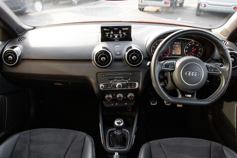Audi A1 TFSI BLACK EDITION NAV 4