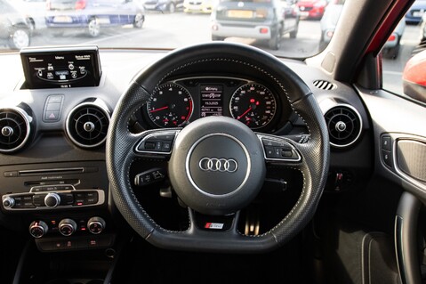 Audi A1 TFSI BLACK EDITION NAV 21