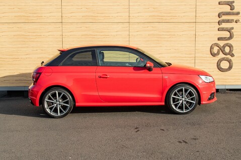 Audi A1 TFSI BLACK EDITION NAV 12