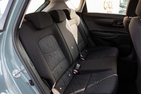 Hyundai BAYON T-GDI SE CONNECT MHEV 31