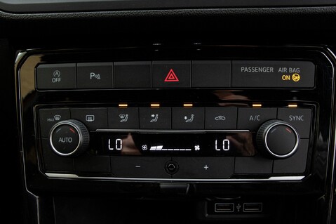 Volkswagen T-Cross R-LINE TSI EVO DSG 33