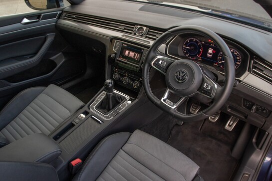 Volkswagen Passat R LINE TDI BLUEMOTION TECHNOLOGY