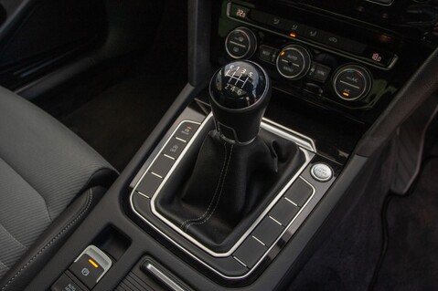 Volkswagen Passat R LINE TDI BLUEMOTION TECHNOLOGY 33