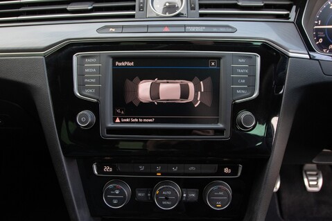 Volkswagen Passat R LINE TDI BLUEMOTION TECHNOLOGY 22