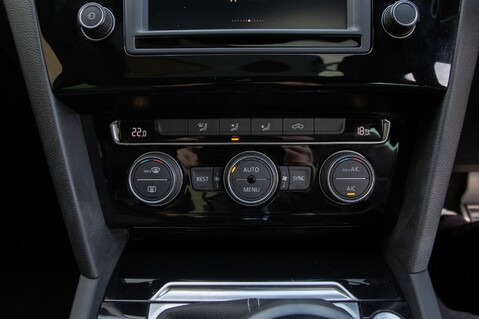 Volkswagen Passat R LINE TDI BLUEMOTION TECHNOLOGY 34