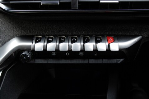 Peugeot 3008 PURETECH S/S ALLURE 32