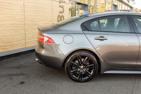 Jaguar XE R-SPORT INGENIUM AWD 8