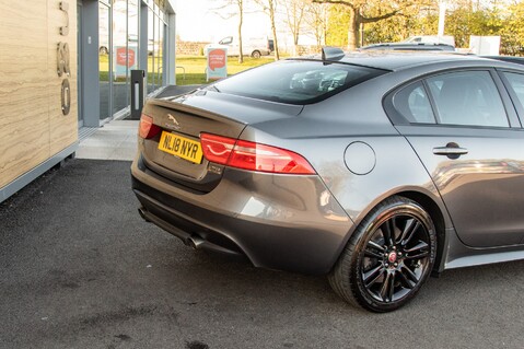 Jaguar XE R-SPORT INGENIUM AWD 9