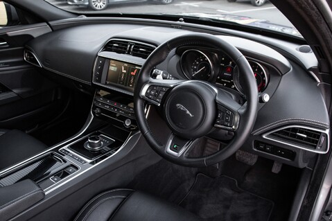 Jaguar XE R-SPORT INGENIUM AWD 5