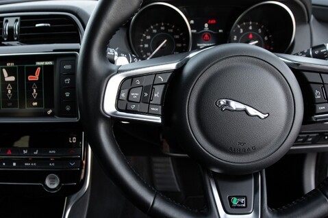 Jaguar XE R-SPORT INGENIUM AWD 19