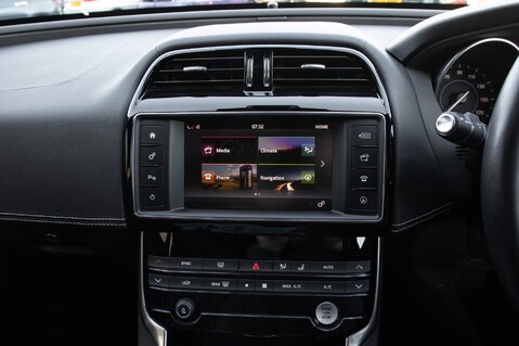 Jaguar XE R-SPORT INGENIUM AWD 22
