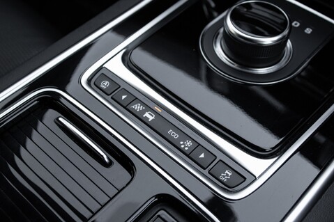 Jaguar XE R-SPORT INGENIUM AWD 32