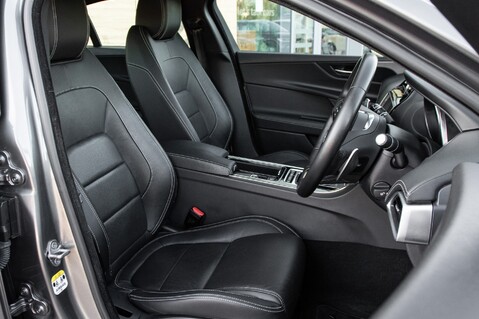 Jaguar XE R-SPORT INGENIUM AWD 29