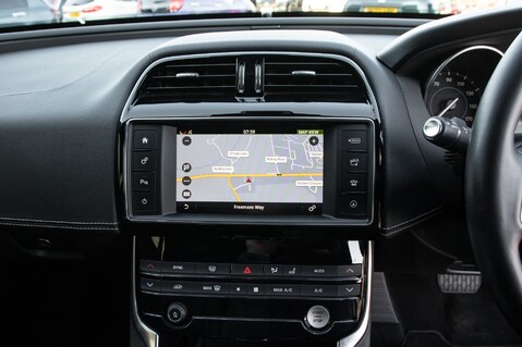 Jaguar XE R-SPORT INGENIUM AWD 25