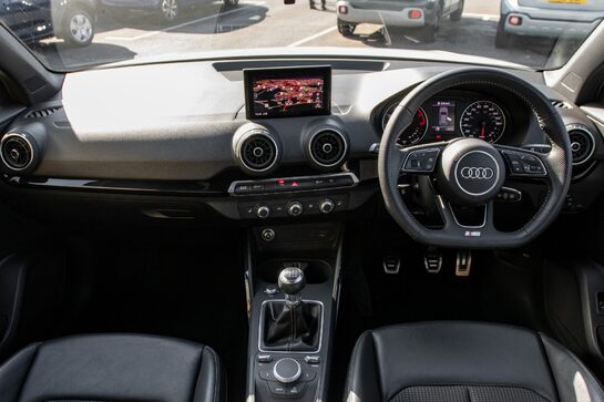 Audi Q2 TFSI BLACK EDITION
