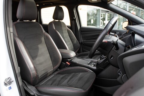 Ford Kuga ST-LINE 30