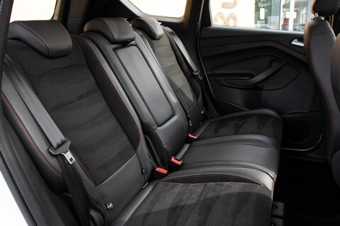 Ford Kuga ST-LINE 34