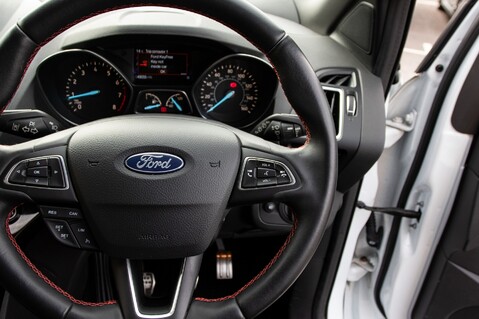 Ford Kuga ST-LINE 20