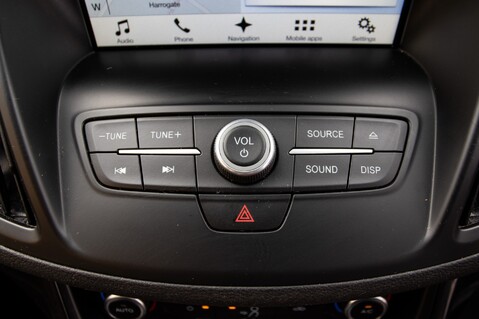 Ford Kuga ST-LINE 32
