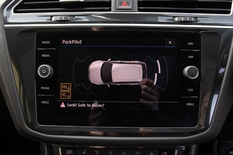 Volkswagen Tiguan SEL TDI BLUEMOTION TECHNOLOGY DSG 29