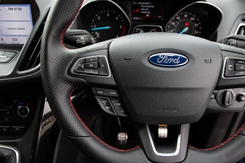 Ford Kuga ST-LINE TDCI 19