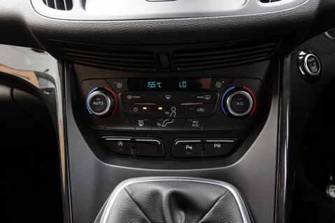 Ford Kuga ST-LINE TDCI 32