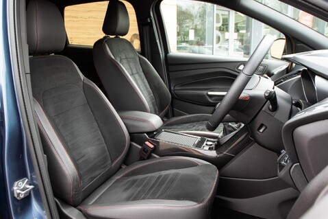 Ford Kuga ST-LINE TDCI 29