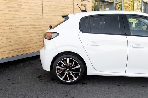Peugeot 208 PURETECH ALLURE S/S 8