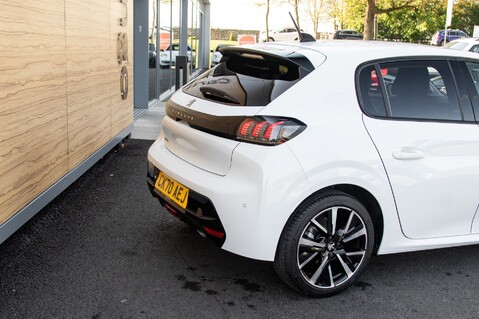 Peugeot 208 PURETECH ALLURE S/S 9