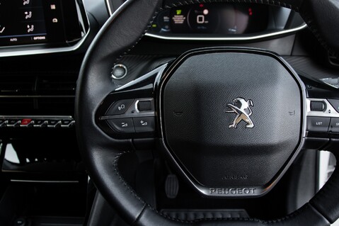Peugeot 208 PURETECH ALLURE S/S 19